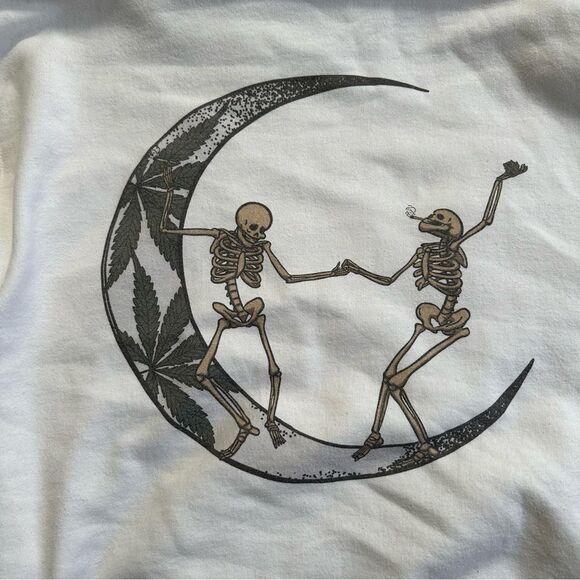 Skeleton hippie hoodie from Etsy 🍃 - Picture 3 of 16